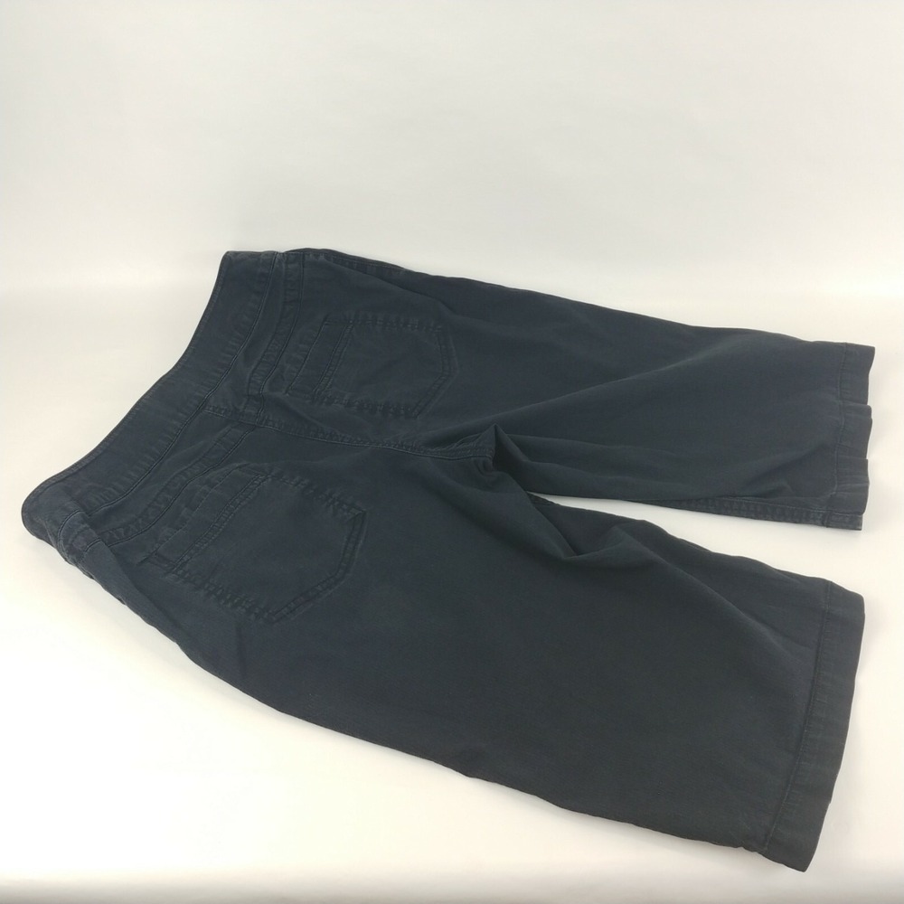 Women's‎ Chico's Black Pin Striped Capris Pants Size 1.5 - Picture 2 of 2